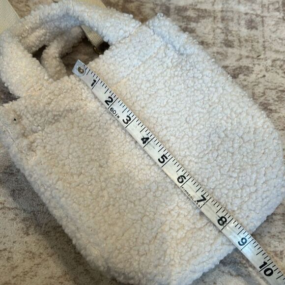 NWT American Eagle Cozy Cream Sherpa Tote Bag with Crossbody strap - Picture 6 of 6